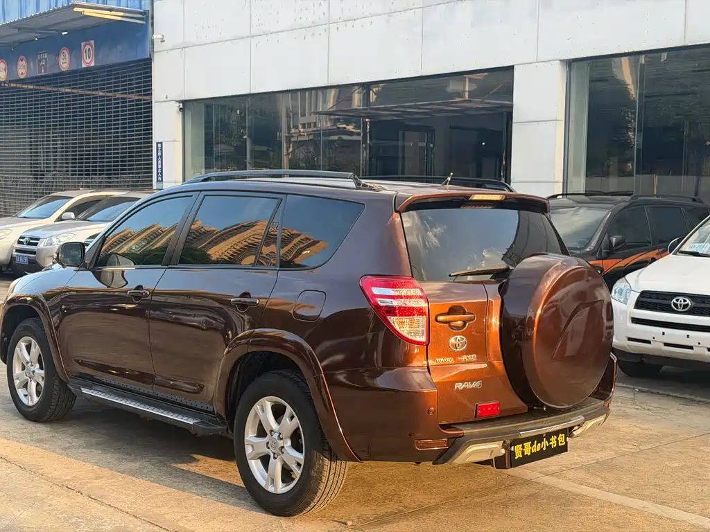 Toyota RAV4 — миниатюра 3