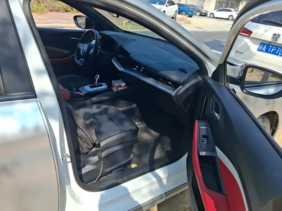 MG MG5 — миниатюра 8