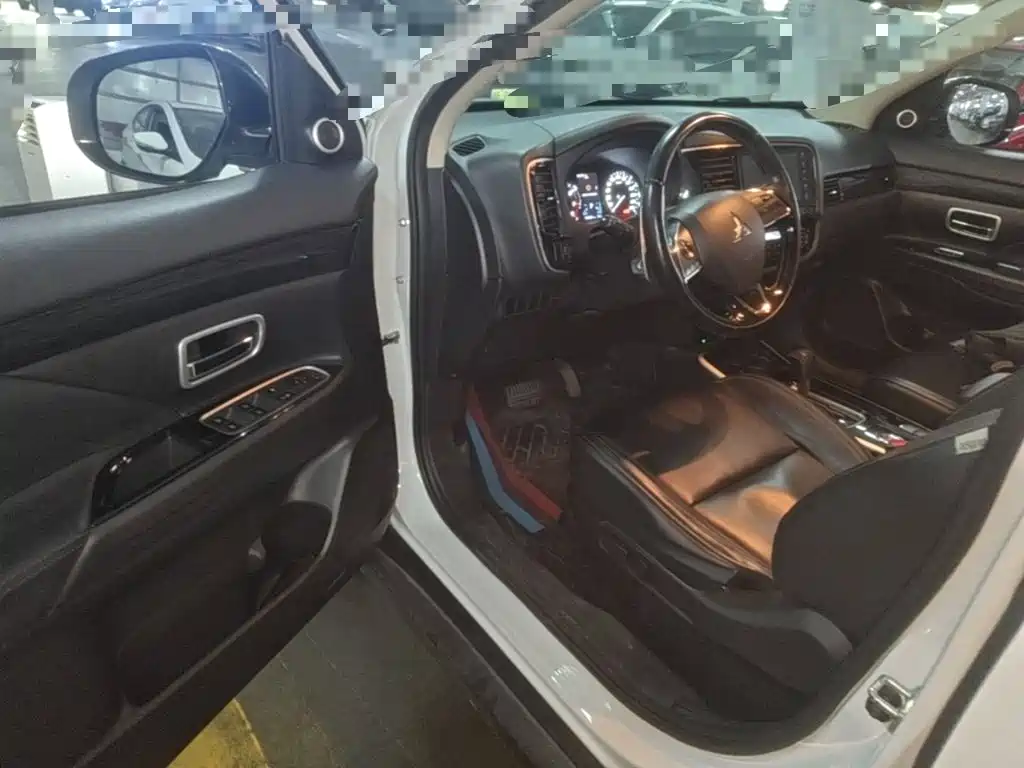 Mitsubishi Outlander — миниатюра 16