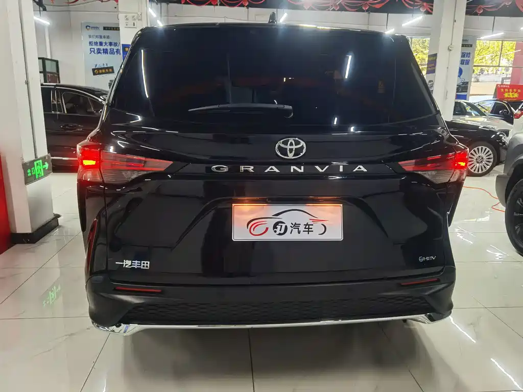Toyota Granvia — миниатюра 4