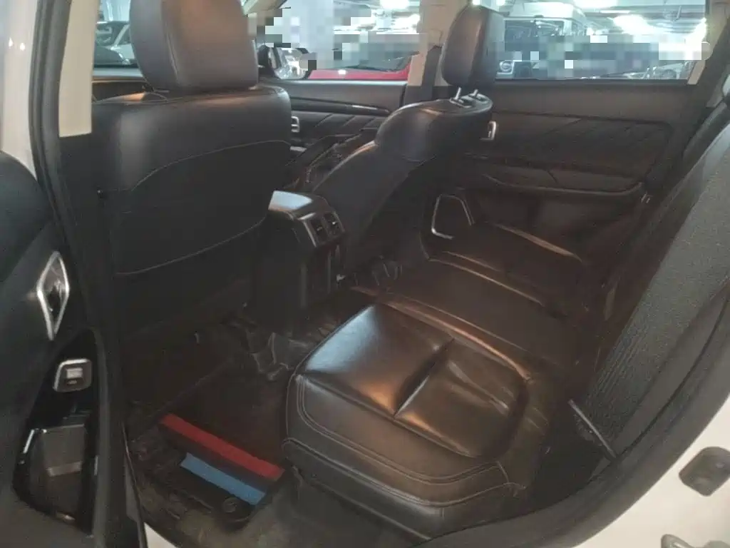 Mitsubishi Outlander — миниатюра 17