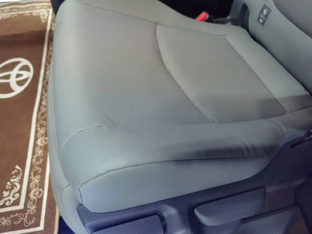 Toyota Granvia — миниатюра 16