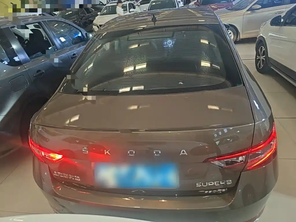 Skoda Superb — миниатюра 6