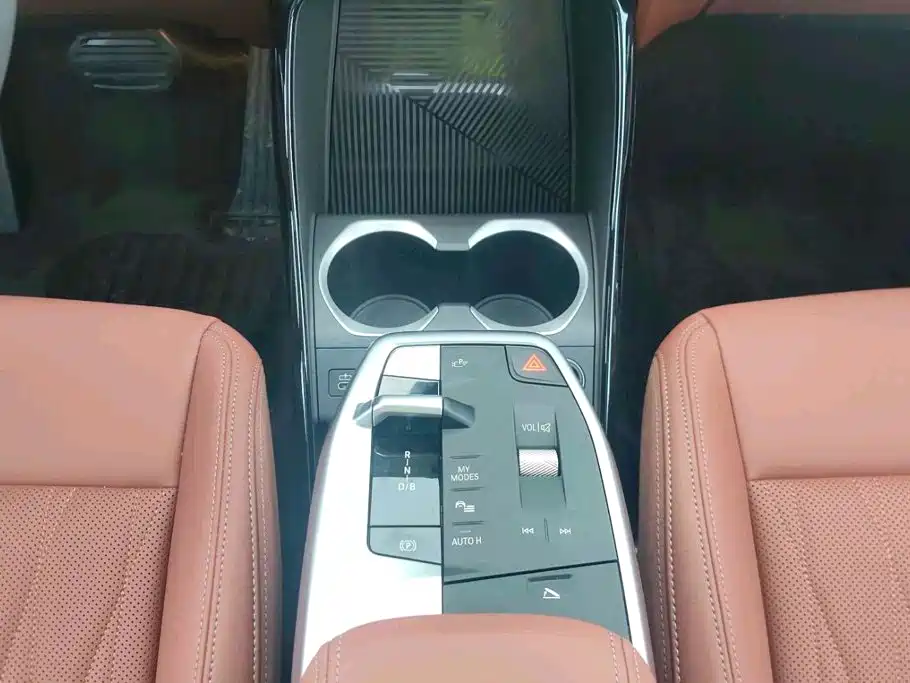 BMW iX1 — миниатюра 10