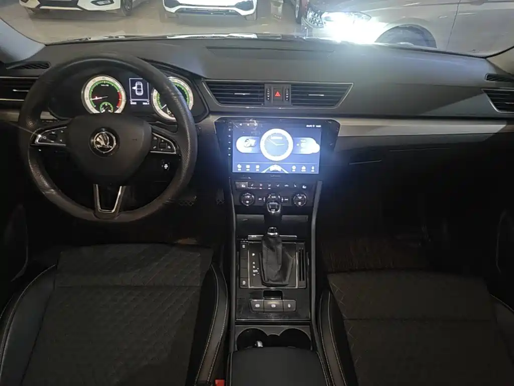 Skoda Superb — миниатюра 10