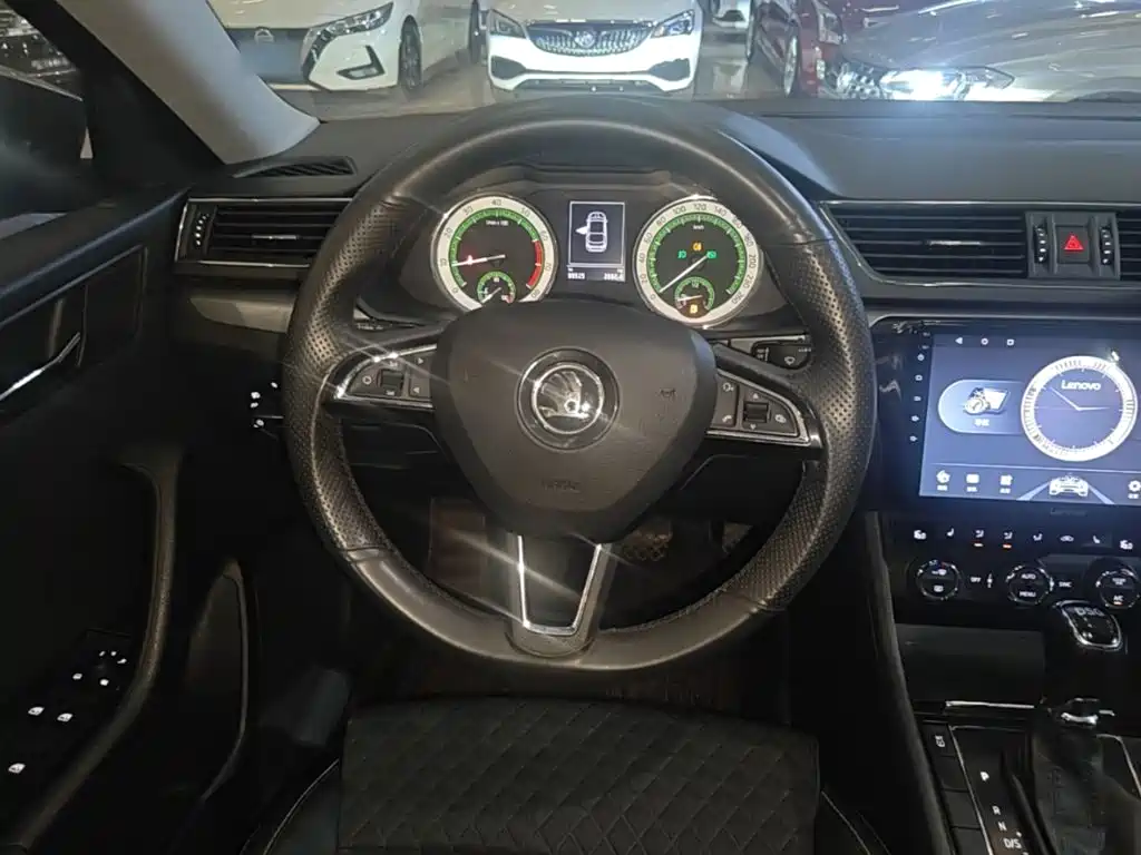 Skoda Superb — миниатюра 11
