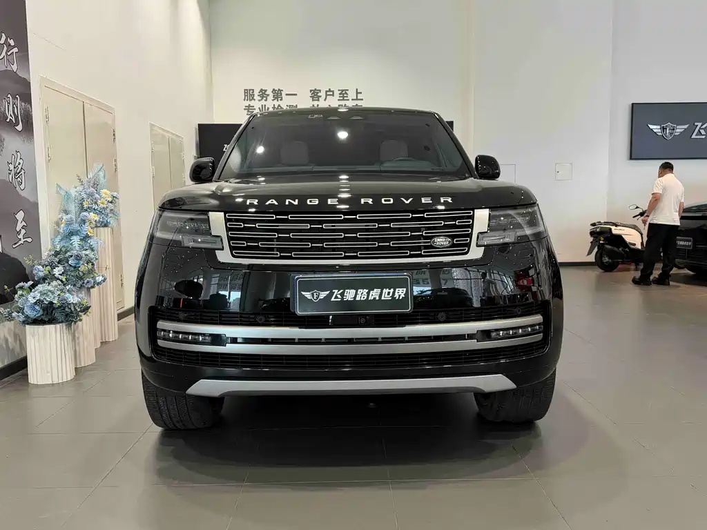 Land Rover Range Rover 2023 3.0 L6 400PS мест Long Wheelbase