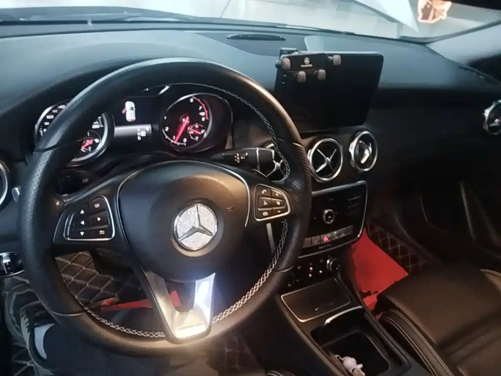 Mercedes-Benz GLA — миниатюра 10