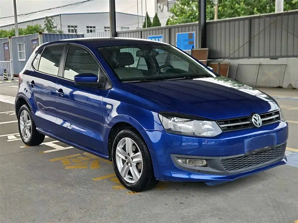 Volkswagen Polo 2011 1.4L AT