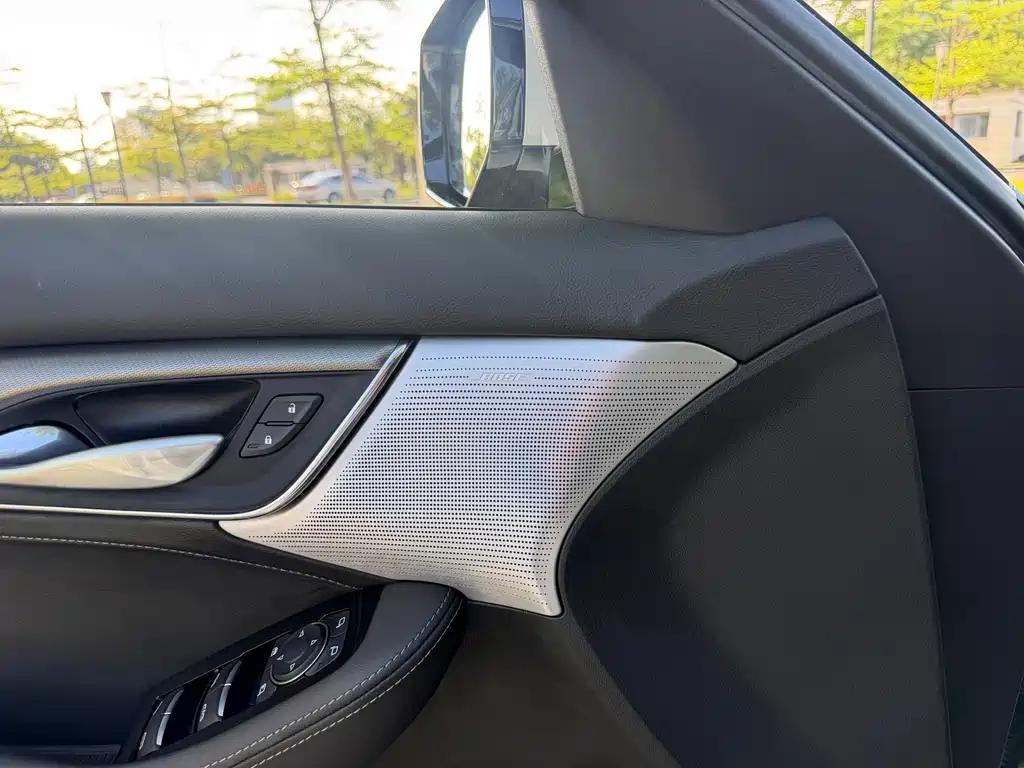 Cadillac CT5 — миниатюра 13