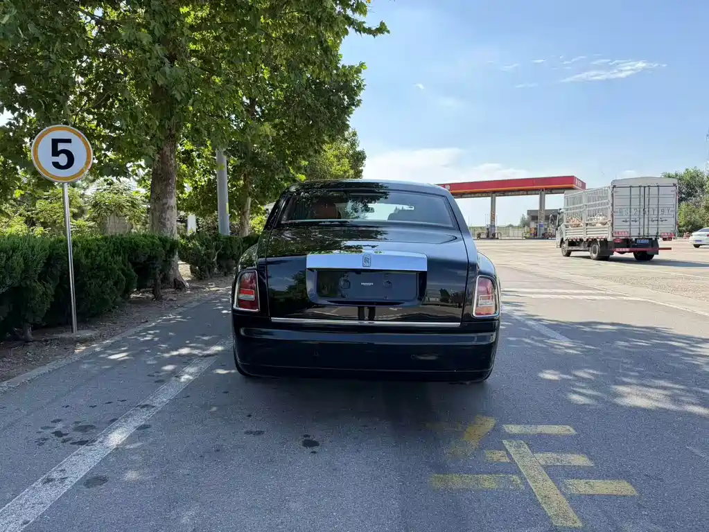 Rolls-Royce Phantom — миниатюра 8