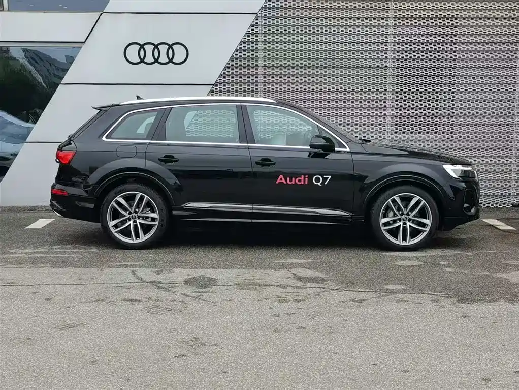 Audi Q7 2025 55 TFSI quattro S line Sport