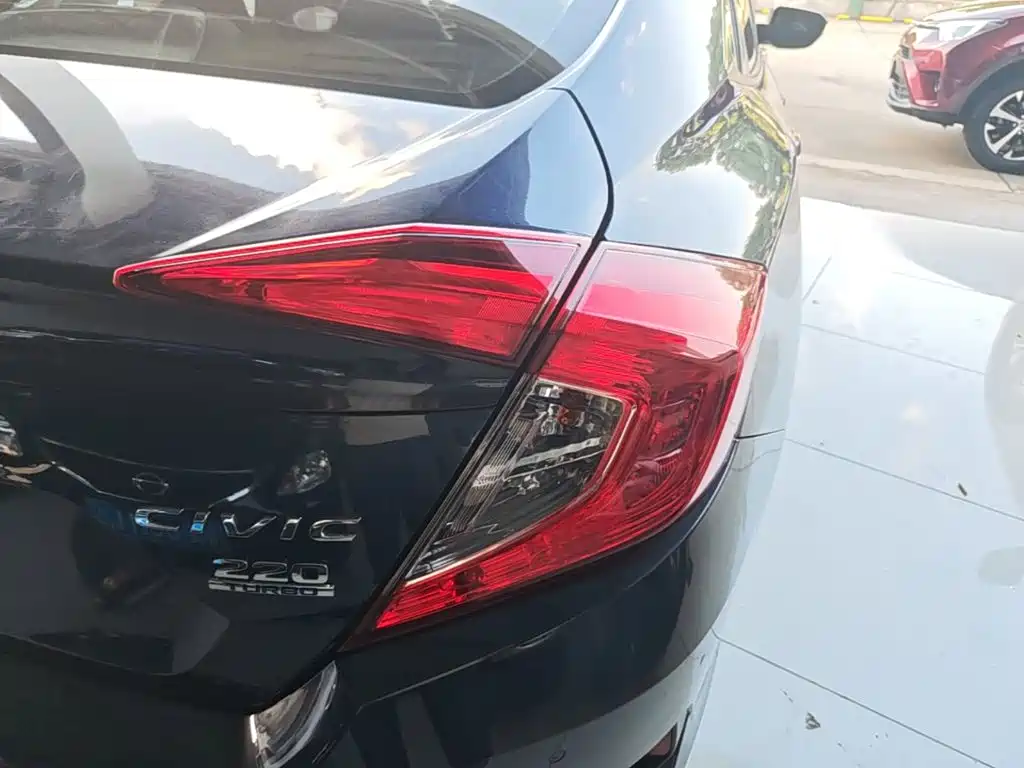 Honda Civic — миниатюра 8