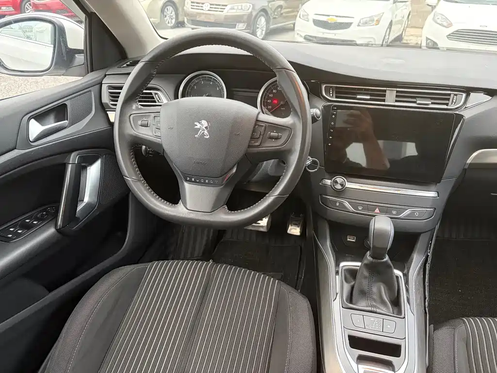 Peugeot 408 2014 1.8L AT Luxury