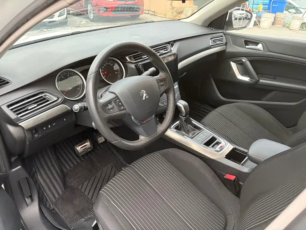 Peugeot 408 2014 1.8L AT Luxury