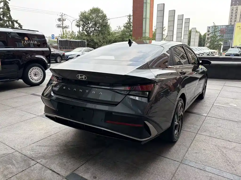 Hyundai Elantra — миниатюра 4