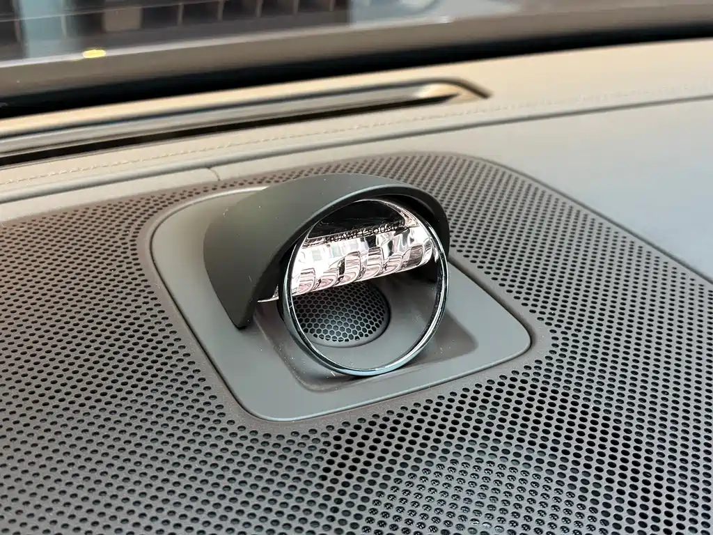 AITO ASK THE WORLD M9