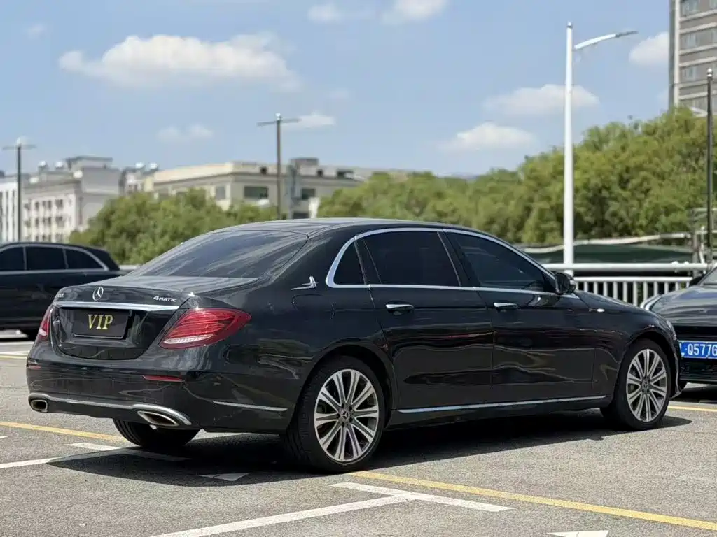 Mercedes-Benz E-Class — миниатюра 9