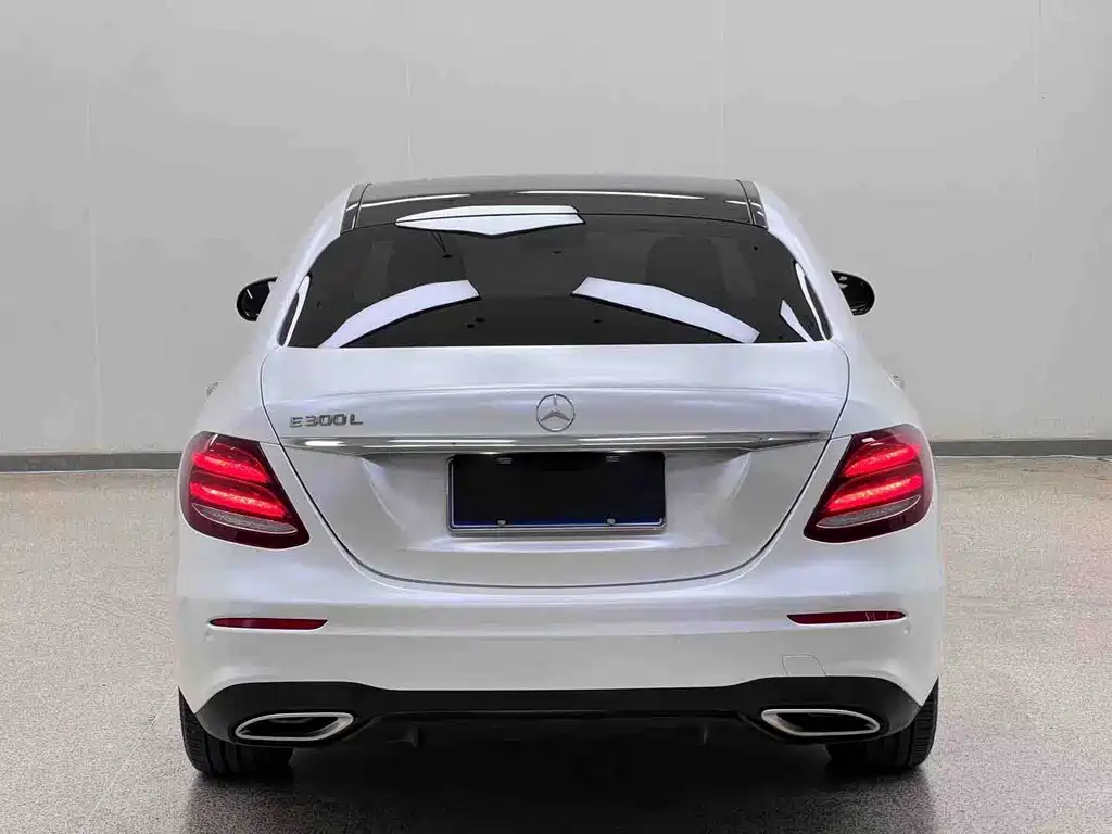 Mercedes-Benz E-Class (Import) — миниатюра 30