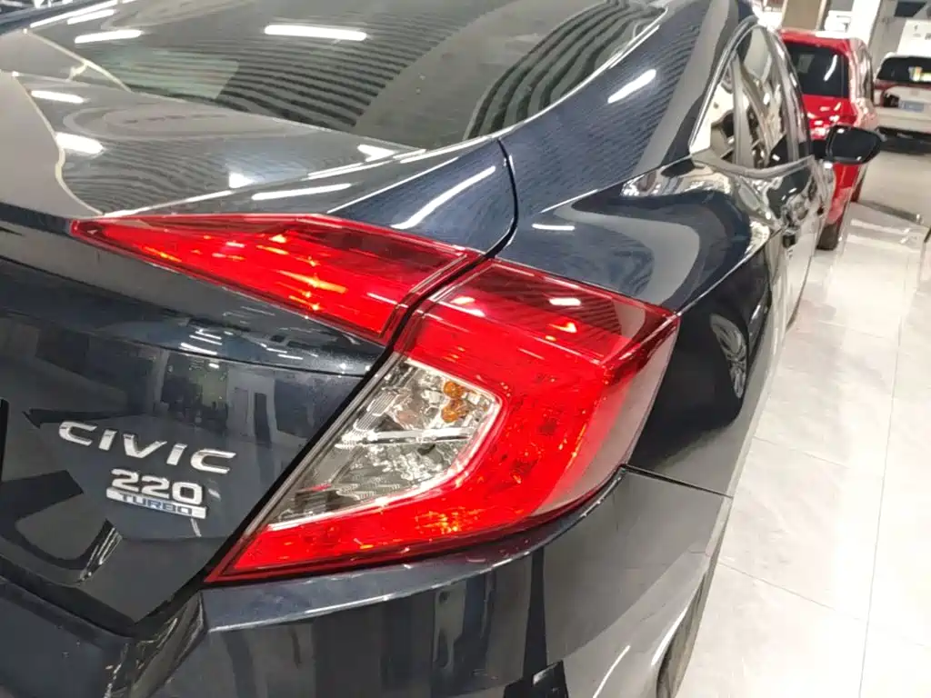 Honda Civic — миниатюра 8