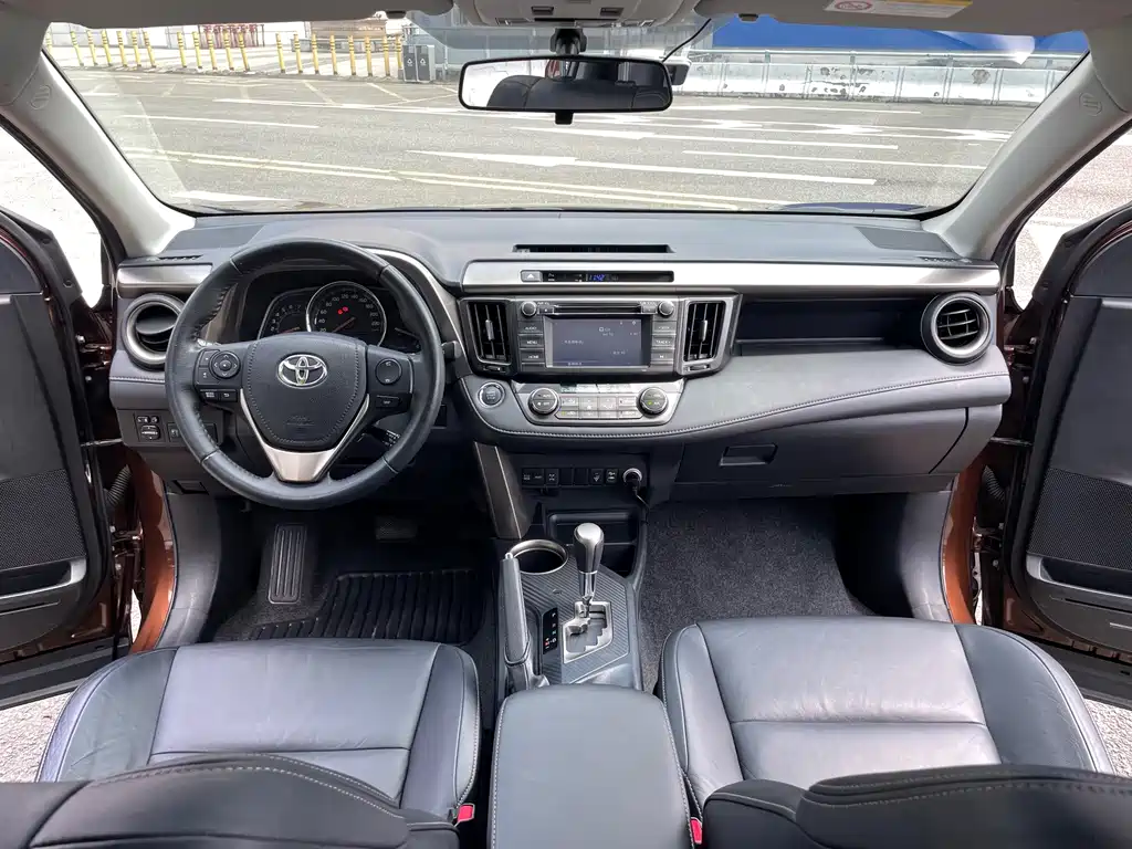 Toyota RAV4 — миниатюра 8