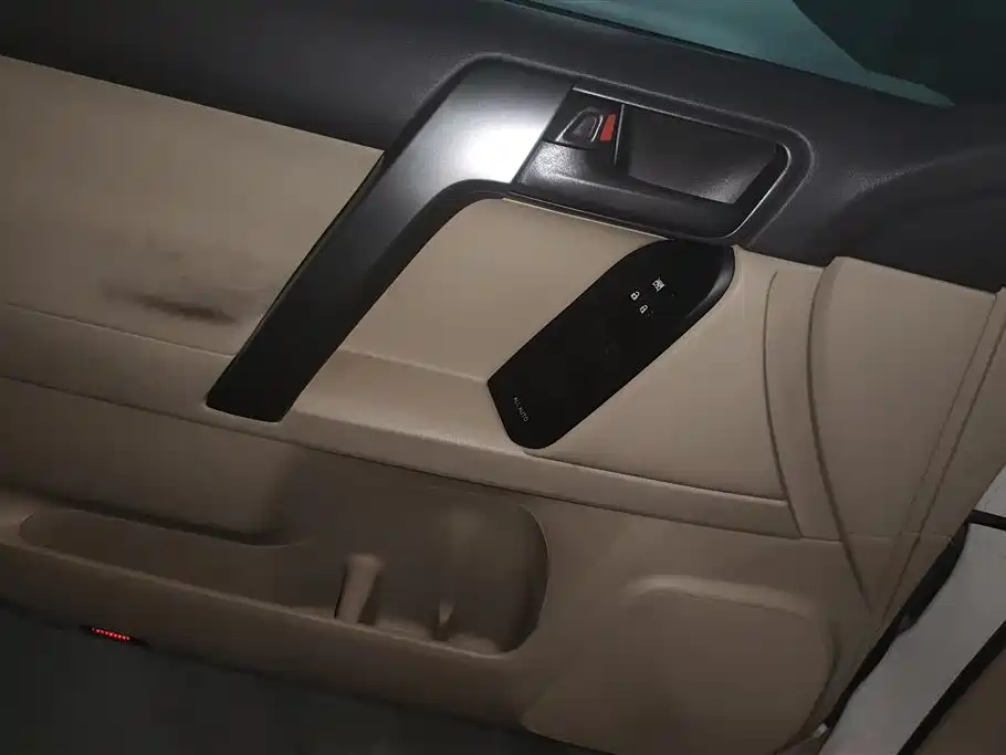 Toyota Land Cruiser Prado 2015 2.7L AT Standard