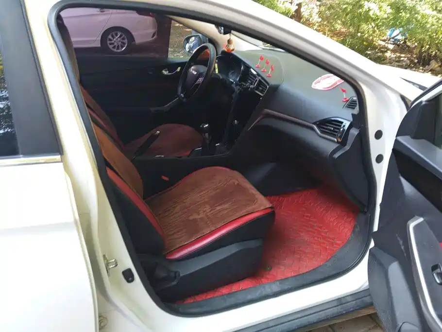 Venucia D60 — миниатюра 8