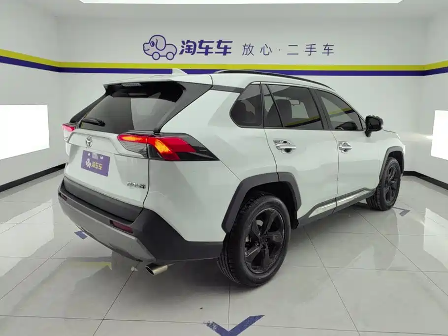 Toyota RAV4 — миниатюра 3