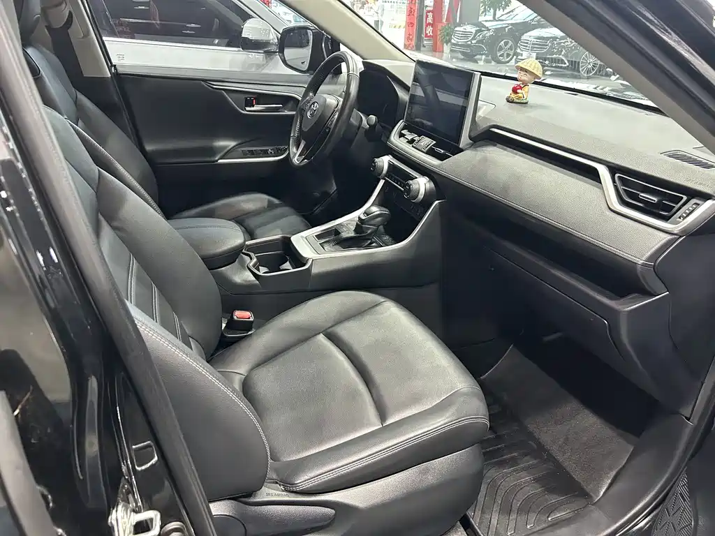 Toyota RAV4 — миниатюра 9