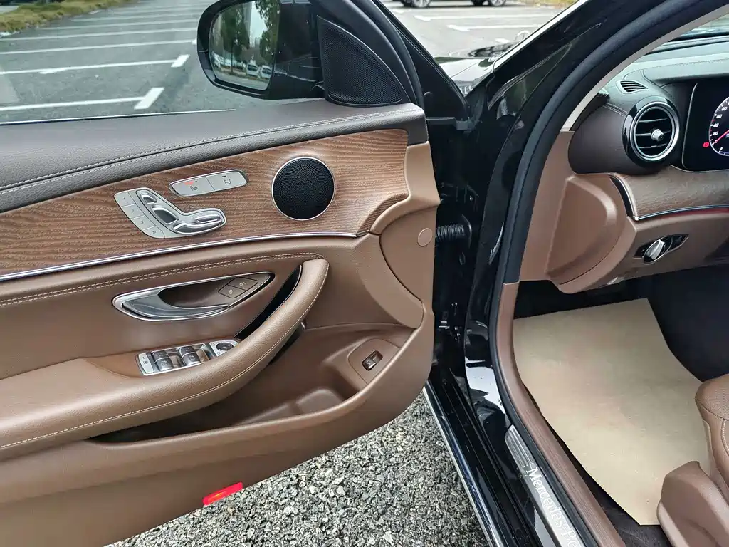 Mercedes-Benz E-Class — миниатюра 18