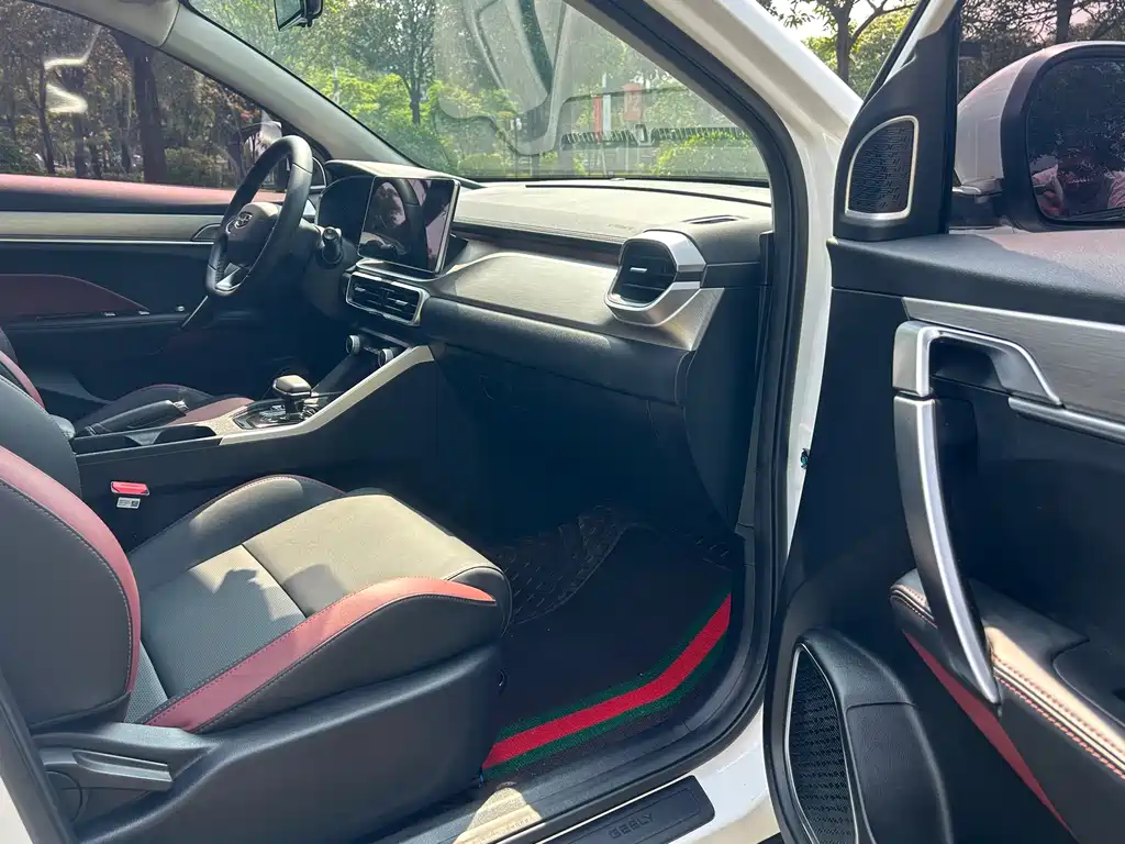 Geely Binyue — миниатюра 15