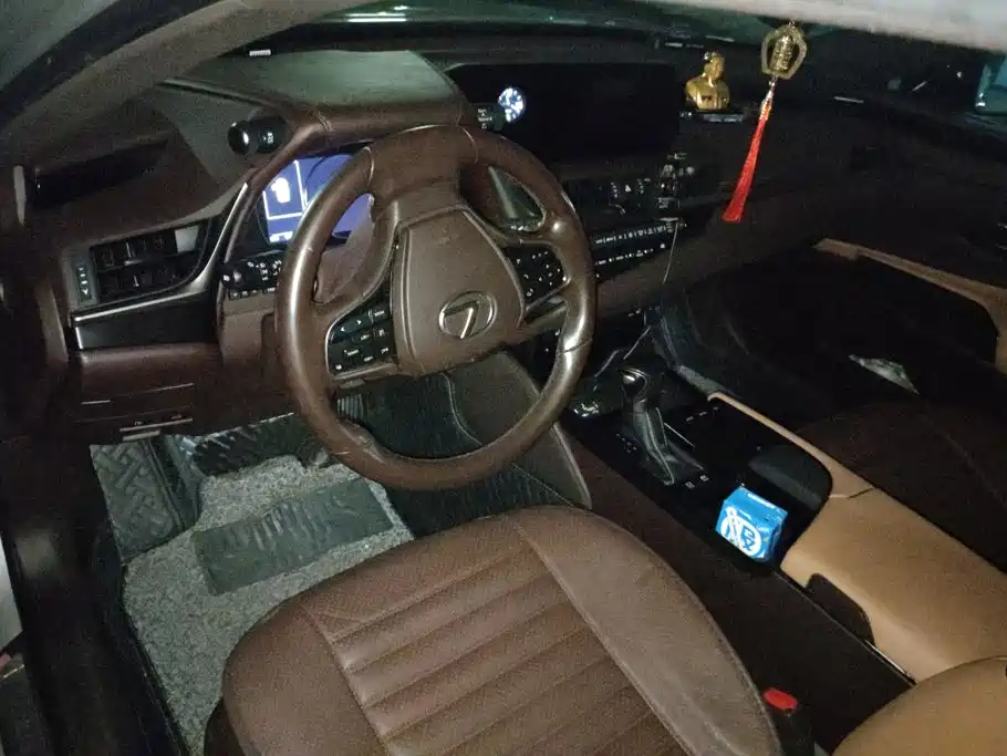 Lexus ES — миниатюра 12