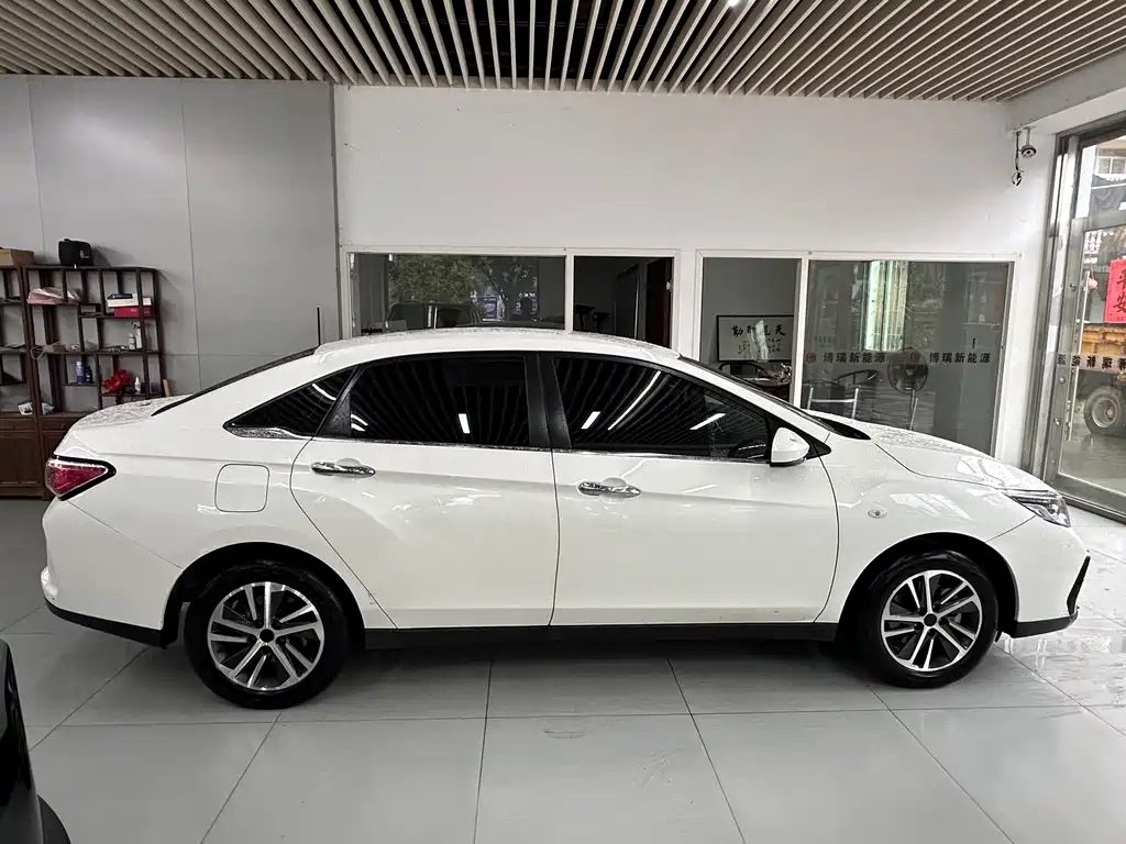 Venucia D60 EV — миниатюра 5