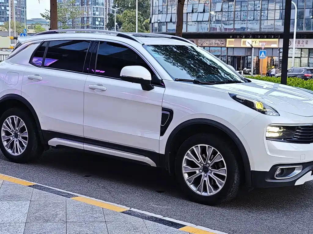 Lynk & Co 01 — миниатюра 3