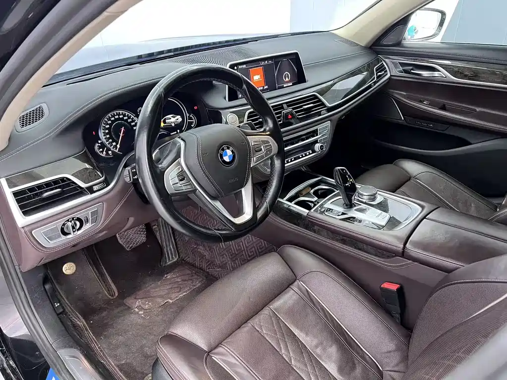 BMW 7 Series 7 2018 740Li Lead