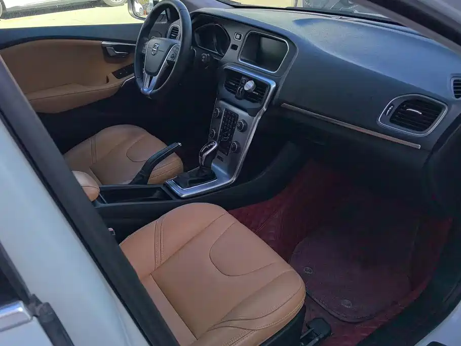 Volvo V40 — миниатюра 8