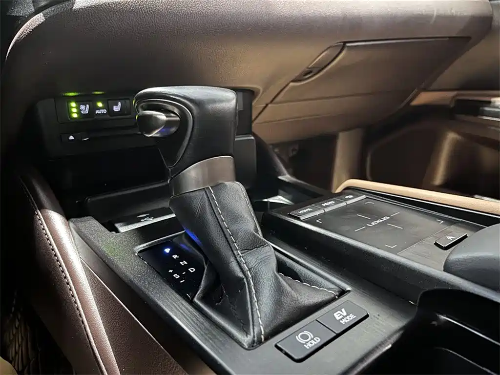Lexus ES — миниатюра 13