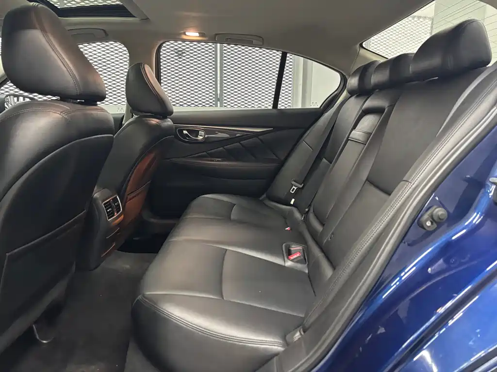 INFINITI Q50L