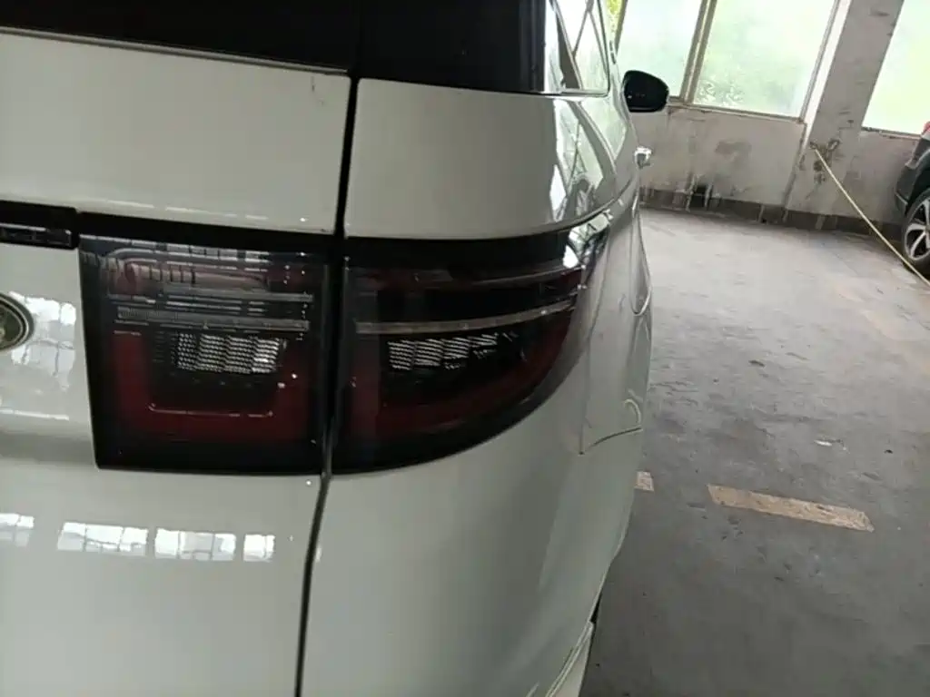Land Rover Discovery Sport — миниатюра 8