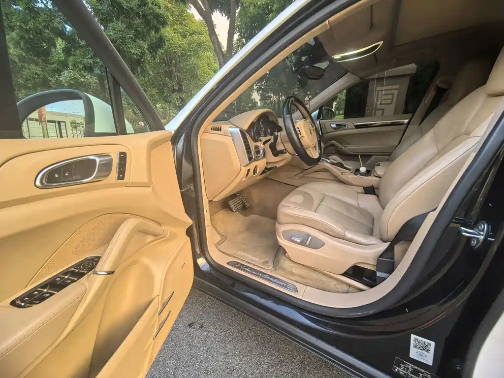 Porsche Cayenne — миниатюра 5