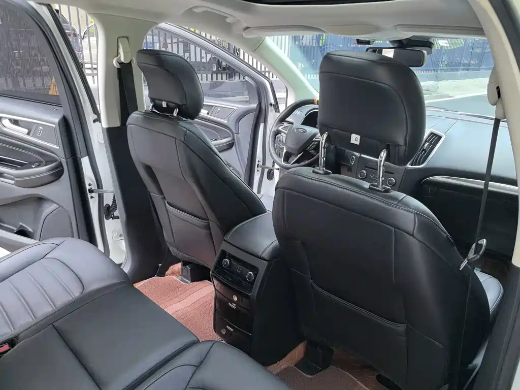 Ford Edge — миниатюра 16