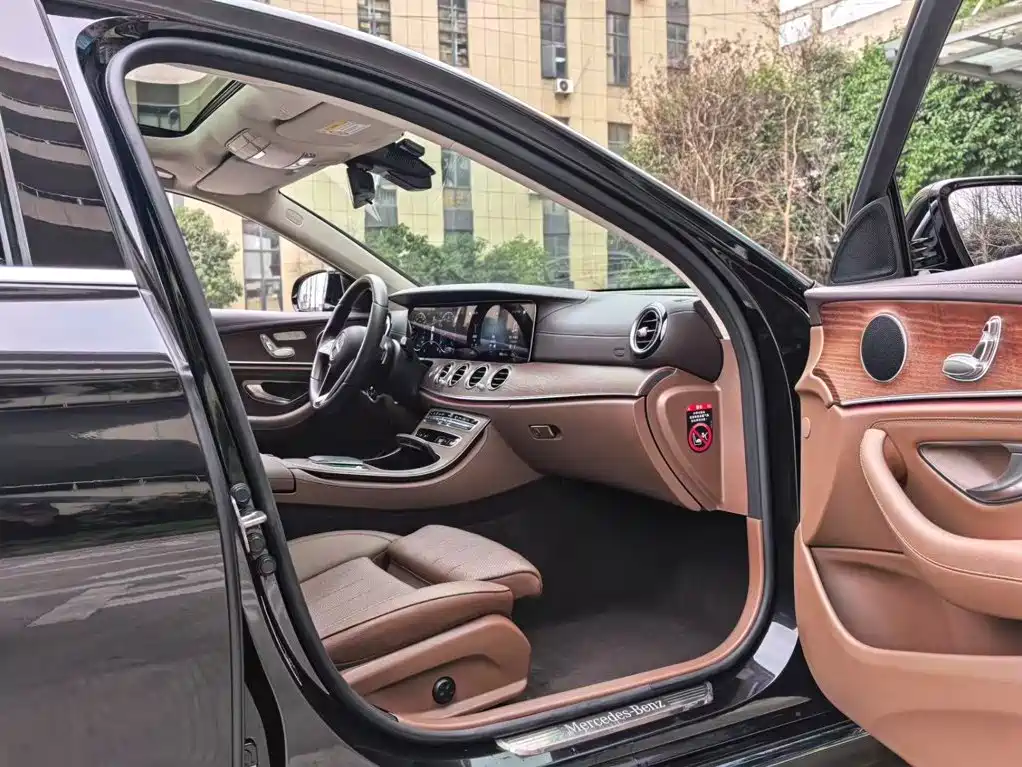 Mercedes-Benz E-Class — миниатюра 7