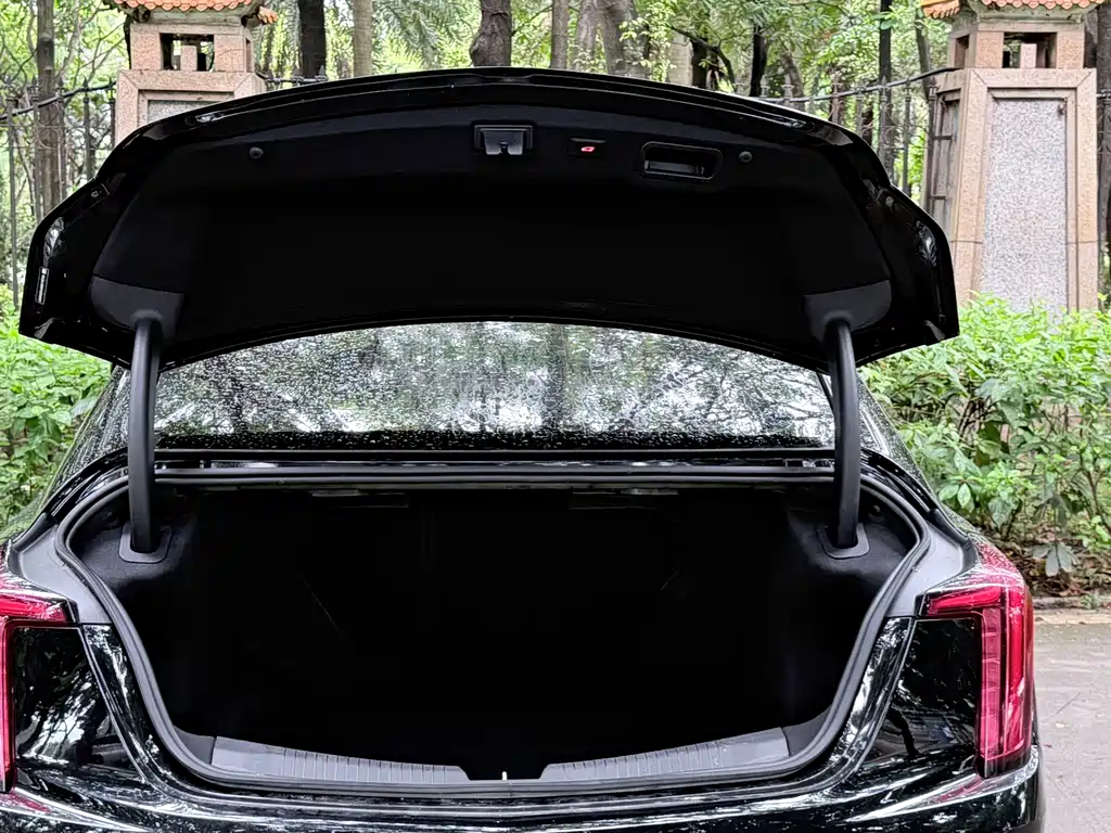 Cadillac CT5 — миниатюра 11
