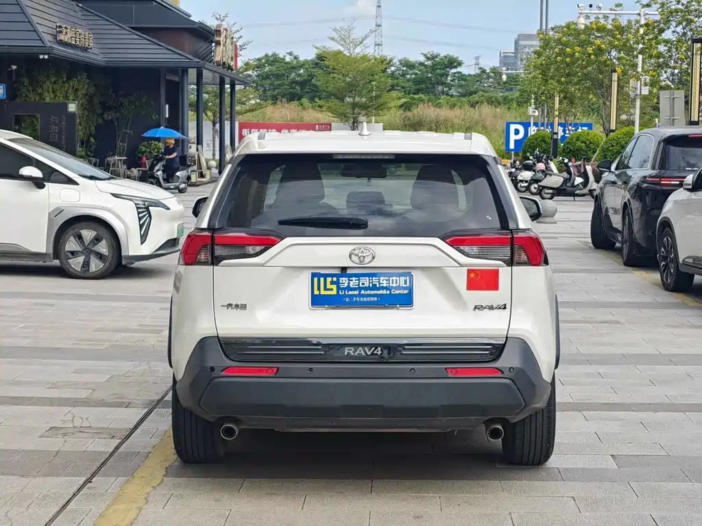 Toyota RAV4 — миниатюра 4