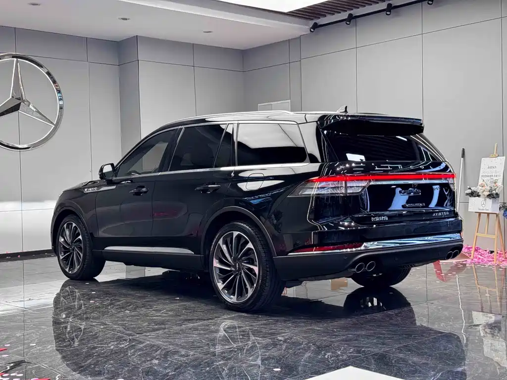 Lincoln Aviator — миниатюра 9