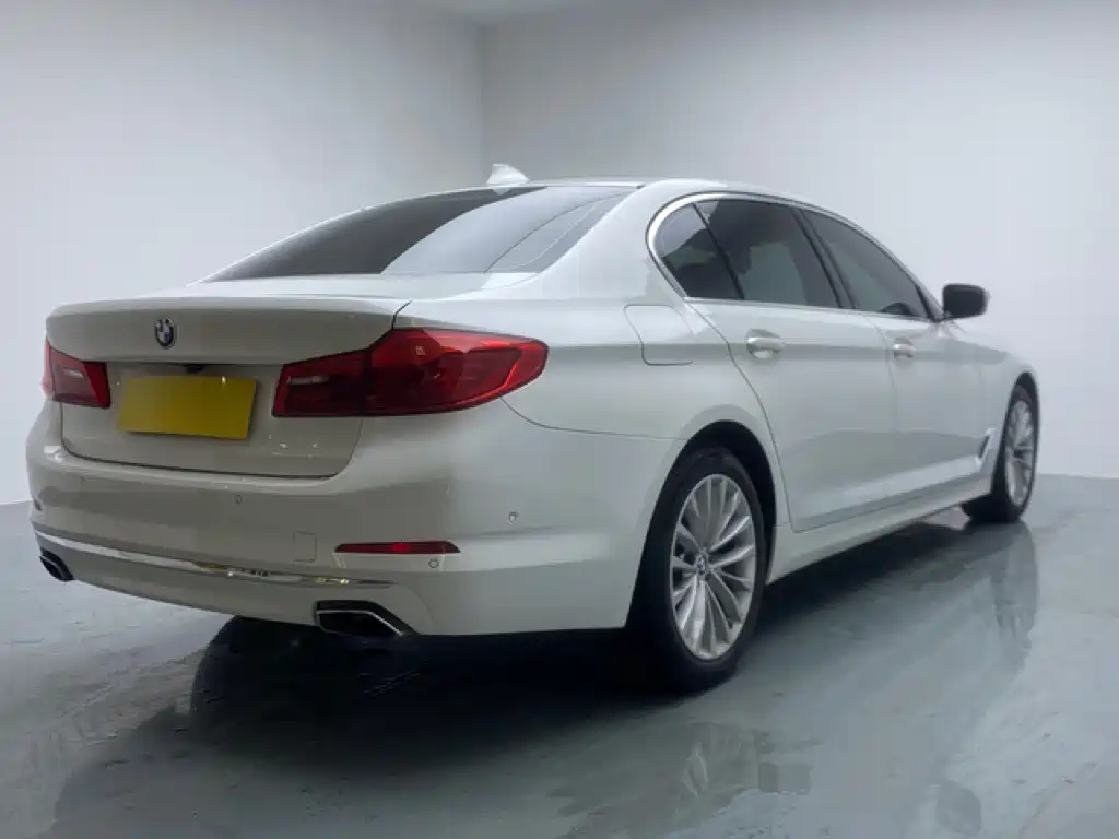 BMW 5 Series — миниатюра 6