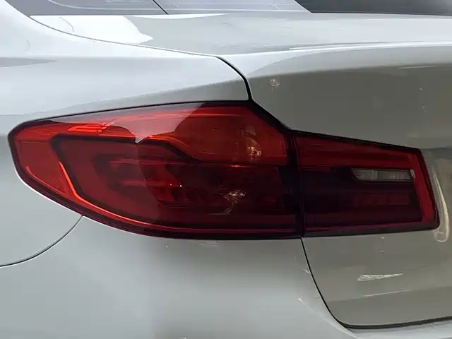 BMW 5 Series — миниатюра 18