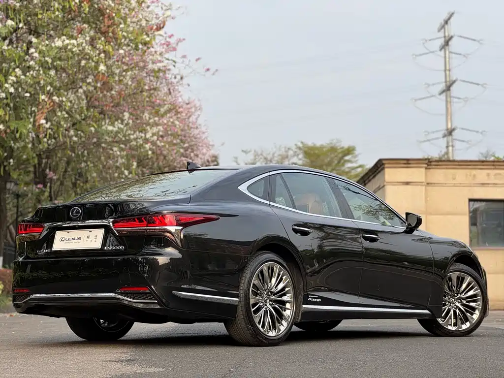 LEXUS LS
