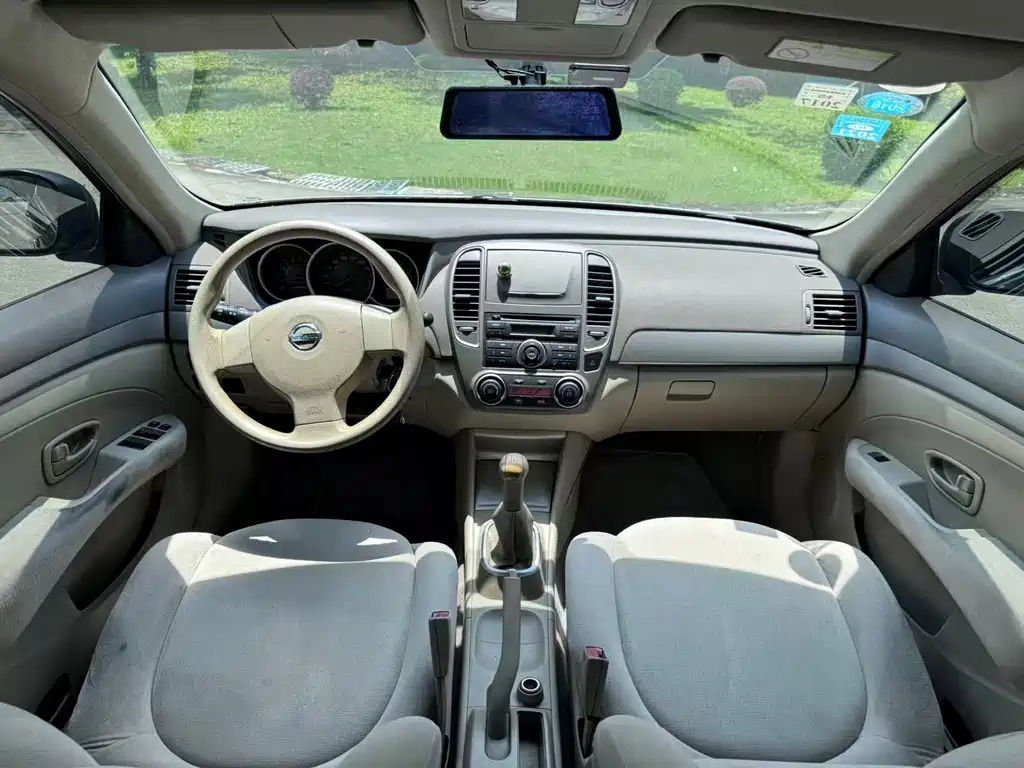 Nissan Sylphy 2012 1.6XE MT Comfort