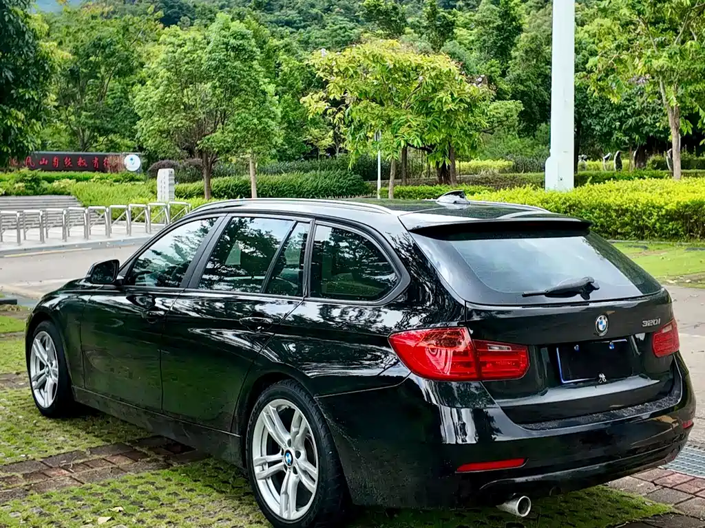 BMW 3 Series (Import) 320i Sport Design Package Touring Edition, фото 9